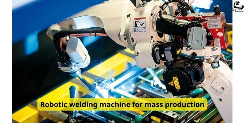 Robotic welding machine for mass production